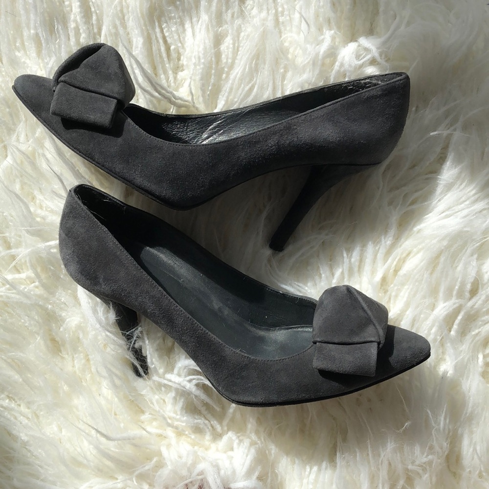 Stuart Weitzman Gray Suede Pointed Toe Pumps with Bow